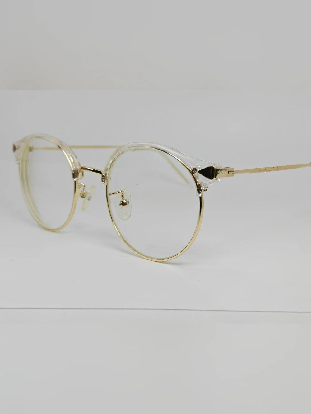 Moon River. Elegant. Round Gold Metal Frame Glasses. Details.